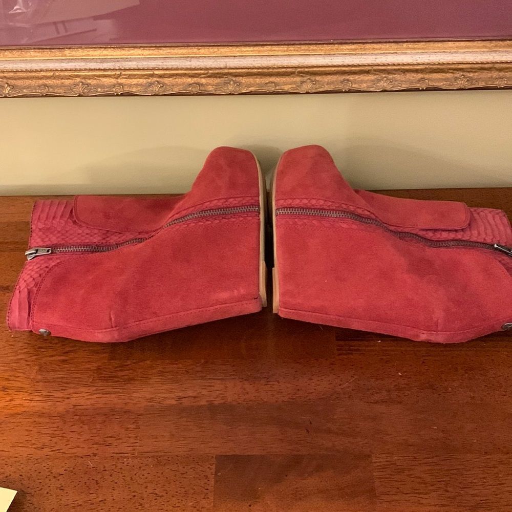 Koolburra Size 8 wedge bootie red NEW